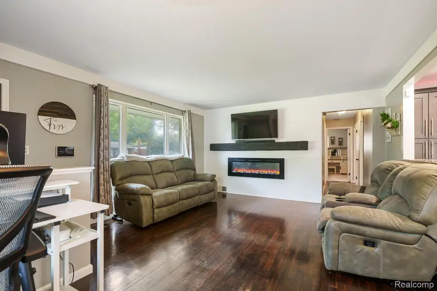 13961 Lyons Street, Livonia, MI 48154 - #3