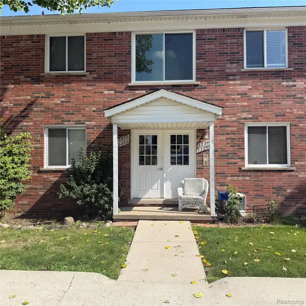 22204 E 11 Mile Road, StClairShores, MI 48081