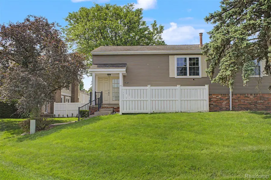 20872 E Glen Haven Circle #30, Northville, MI 48167 - #3