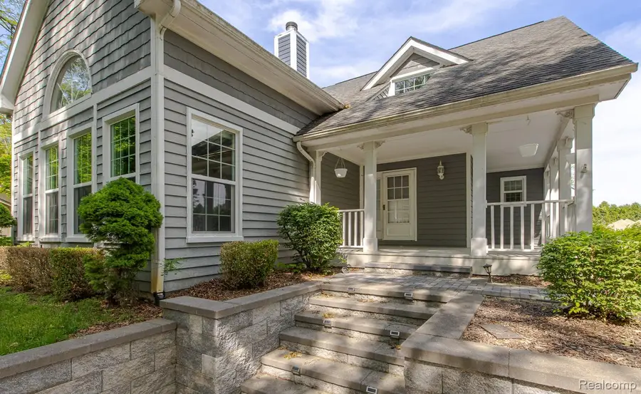5020 Whitlow Court, Commerce Township, MI 48382 - #2