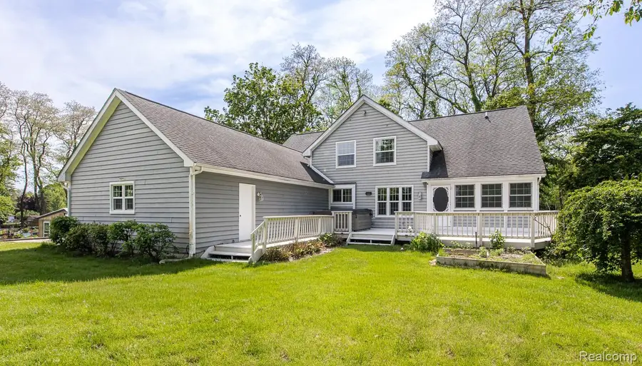5020 Whitlow Court, Commerce Township, MI 48382 - #3