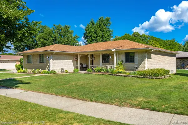 6805 Emerald Shores Drive, Troy, MI 48085