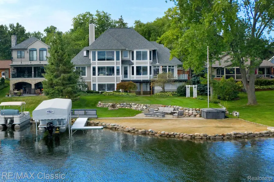 826 Wolverine Drive, Wolverine Lake, MI 48390 - #2