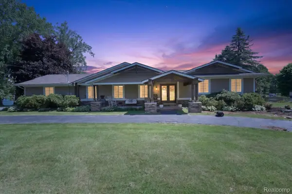 3860 E Commerce Road, CommerceTwp, MI 48382
