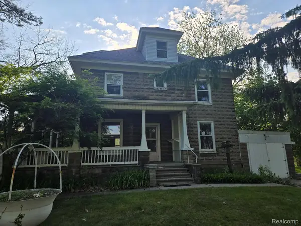 812 Academy Road, Holly, MI 48442