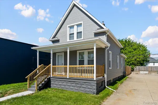 18576 Jefferson, Riverview, MI 48193