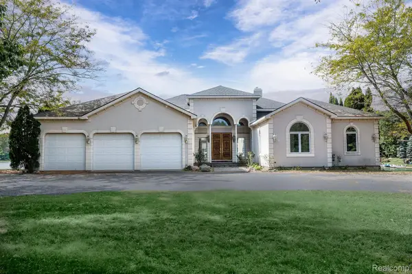 68373 Lake Angela Pointe, Richmond, MI 48062