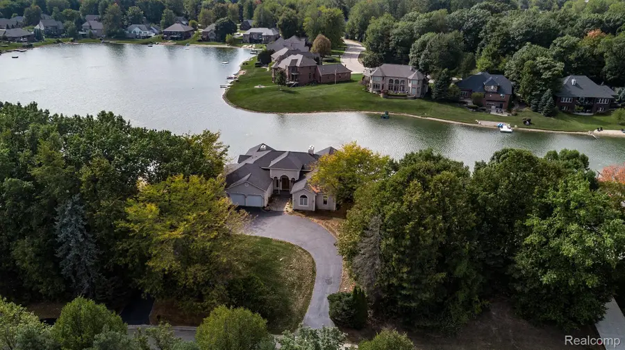 68373 Lake Angela Pointe, Richmond, MI 48062 - #2