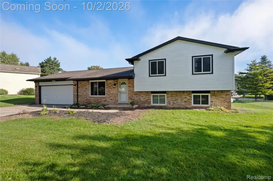 2668 Grass Valley Drive, White Lake, MI 48383 - #2
