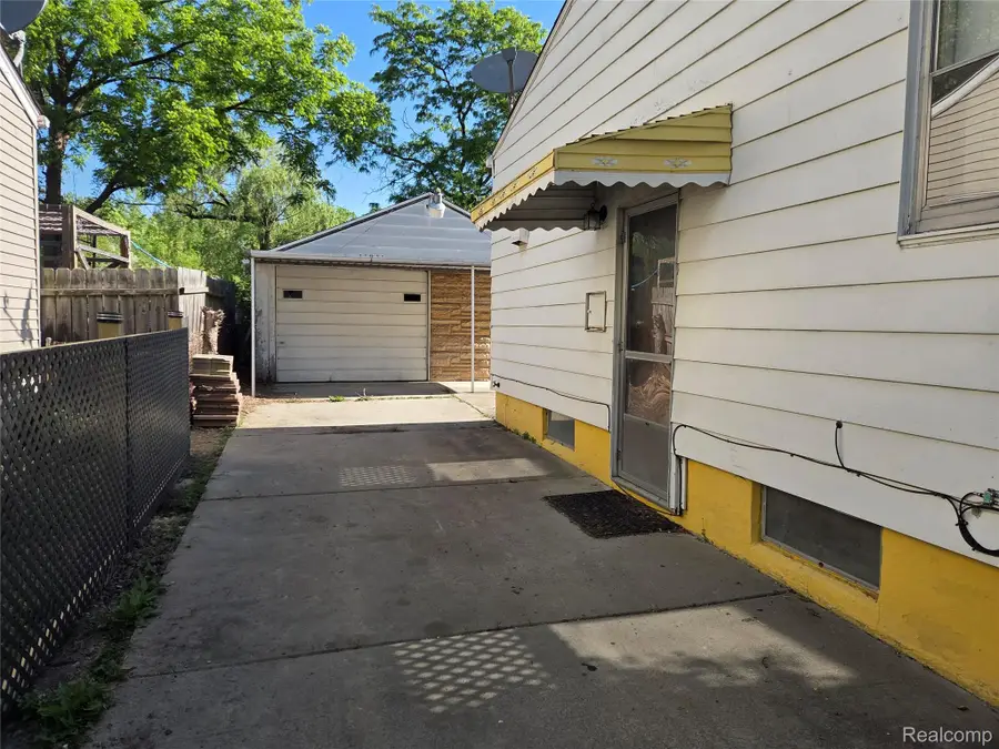 1213 Mohawk Avenue, Flint, MI 48507 - #2