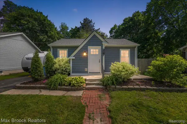 6431 Prairie Lawn, Waterford, MI 48329