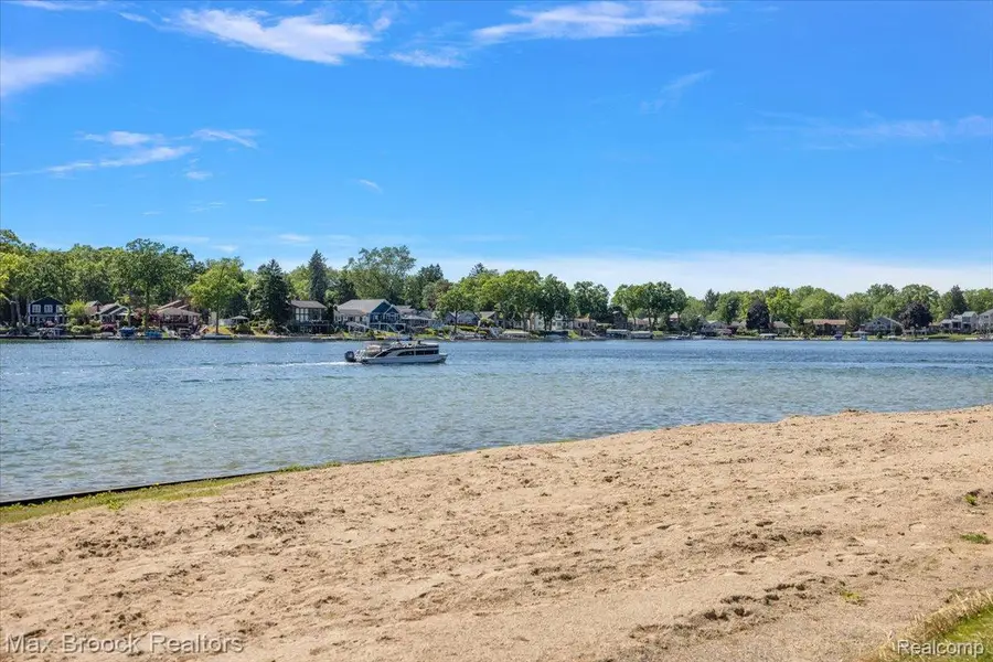 6431 Prairie Lawn, Waterford, MI 48329 - #3