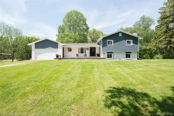 4225 N Tipsico Lake Road, Hartland, MI 48353
