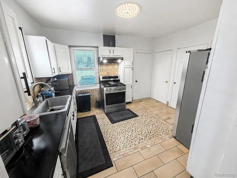 8805 Whitlock Avenue, Dearborn, MI 48126 - #3