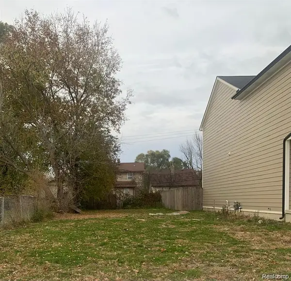 116 W George Avenue, HazelPark, MI 48030