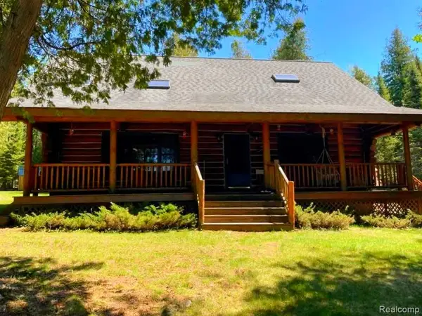 2995 S Lakeshore Drive, PointeAuxPins, MI 49775