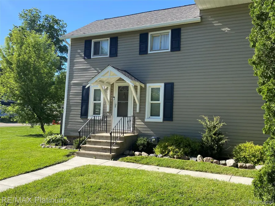 505 E Frank Street, Fowlerville, MI 48836 - #2
