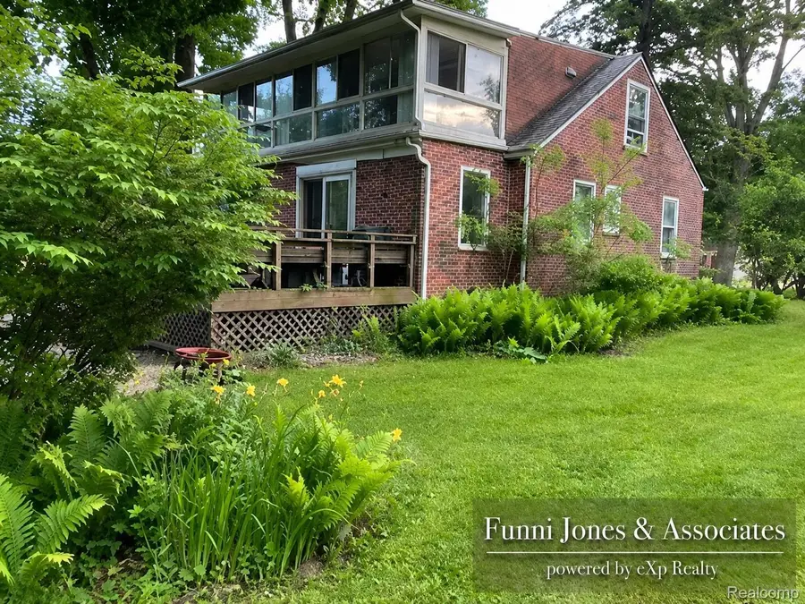 9552 Wayne Road, Livonia, MI 48150 - #3