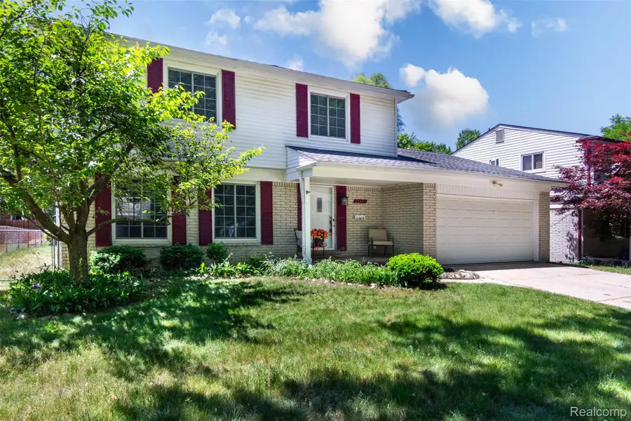 21581 Birchwood Street N, Farmington, MI 48336 - #2