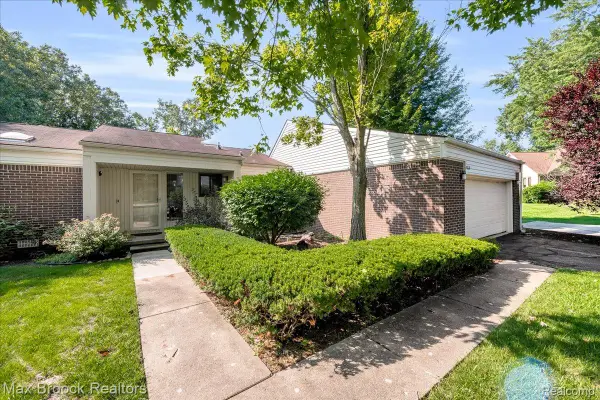 5229 Simpson Lake Road, WestBloomfield, MI 48323