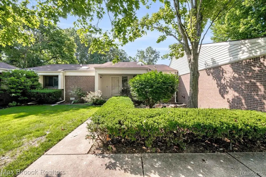 5229 Simpson Lake Road, West Bloomfield, MI 48323 - #3