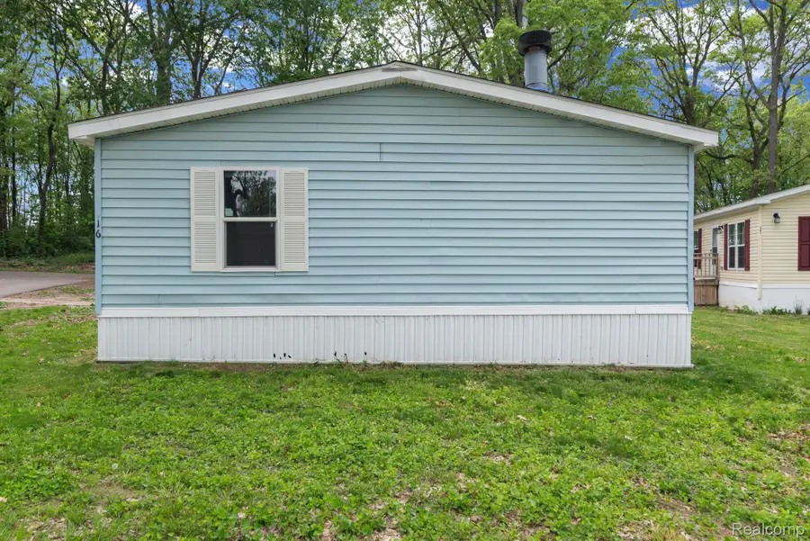 16 Canary Hill Drive, Orion, MI 48359 - #2