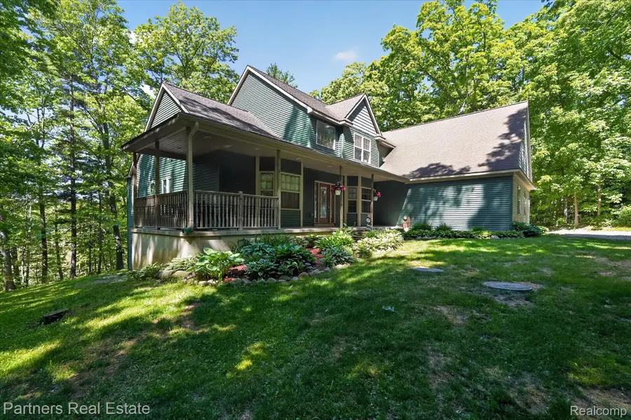 4053 Rolling Acres Drive, Hartland, MI 48353 - #2