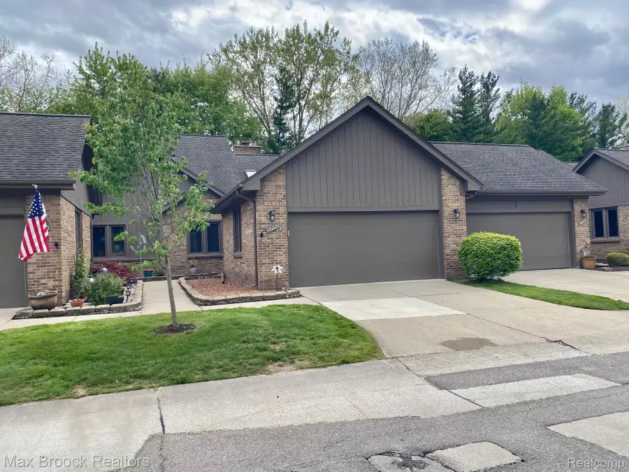 16226 Pine Ridge Drive, Fraser, MI 48026 - #2