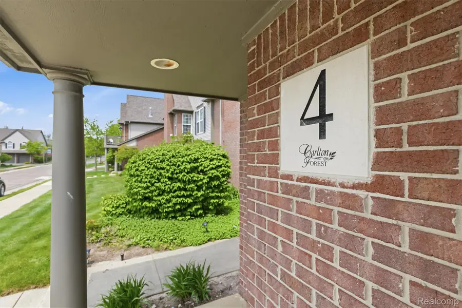28284 Carlton Way Drive, Novi, MI 48377 - #2
