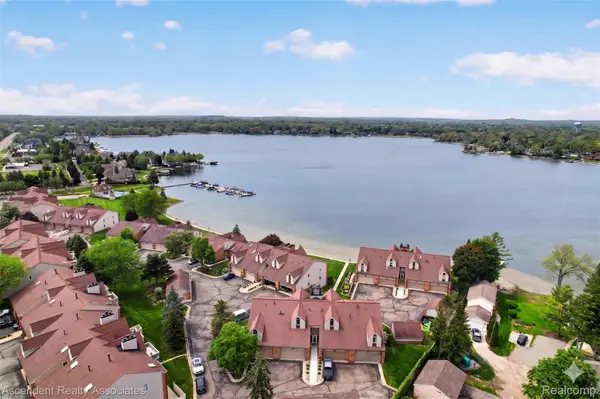 3372 Loon Lake Court #41, Waterford, MI 48329