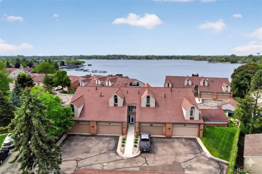 3372 Loon Lake Court #41, Waterford, MI 48329 - #2