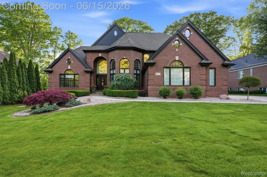 56173 Parkview Drive, Utica, MI 48316 - #2