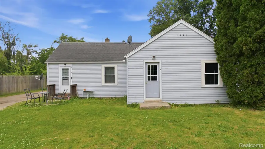 3006 Lansing Avenue, Jackson, MI 49202 - #2