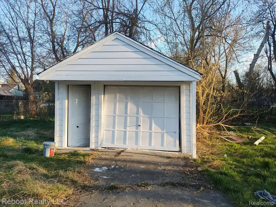 3104 Roberts Street, Saginaw, MI 48601 - #2