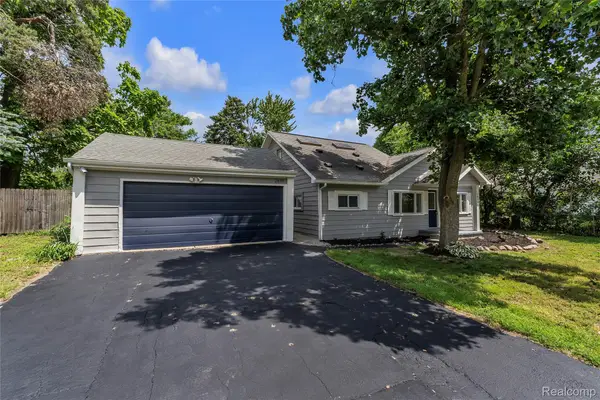 2890 Beland Avenue, KeegoHarbor, MI 48320