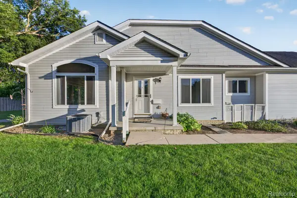 100 Aberdeen Drive #36, Flushing, MI 48433