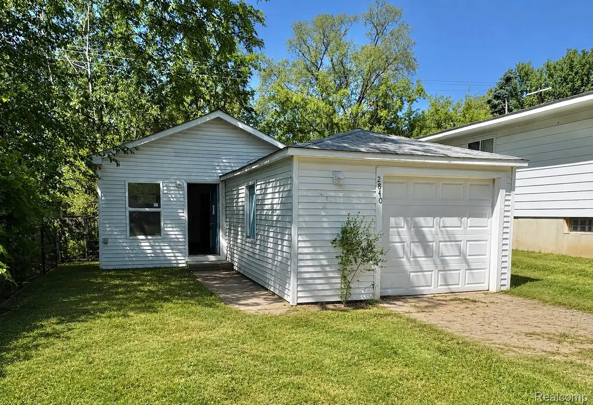2840 Oldsmobile Avenue, Waterford, MI 48328 - #1