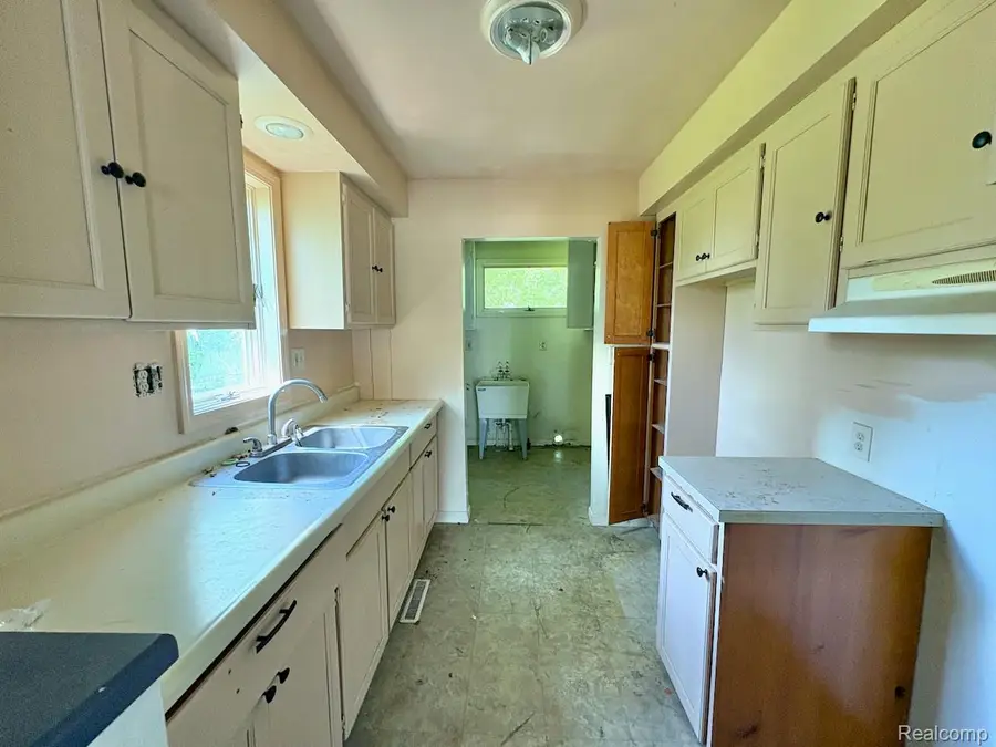 2840 Oldsmobile Avenue, Waterford, MI 48328 - #3