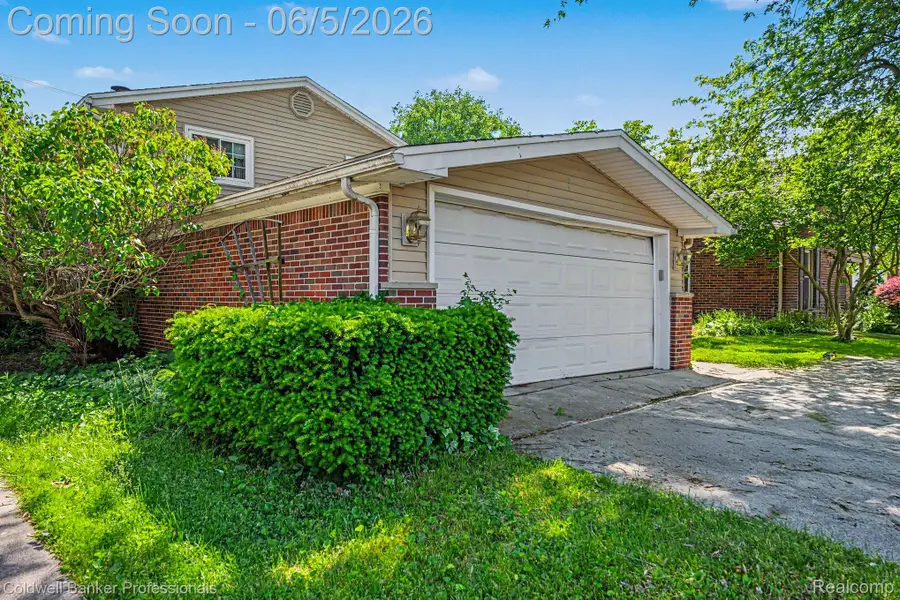 22606 Manor Street, Saint Clair Shores, MI 48081 - #3