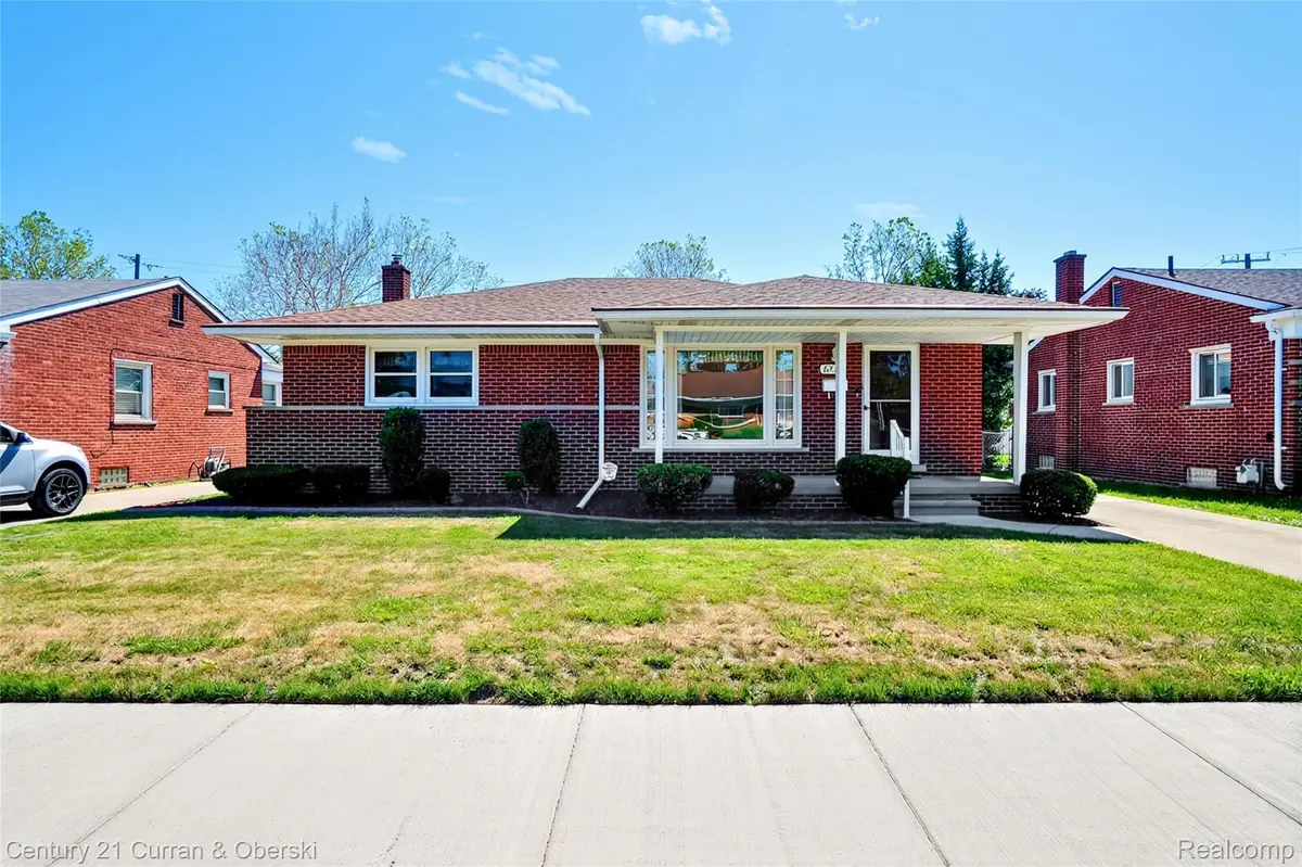 8224 N Evangeline Street, Dearborn Heights, MI 48127 - #1