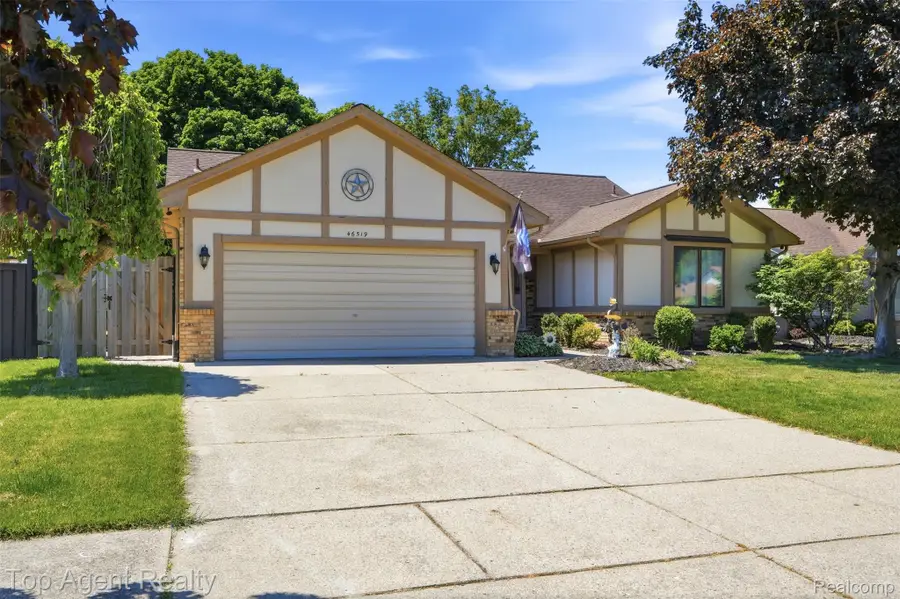 46519 Donahue Avenue, Macomb, MI 48044 - #2