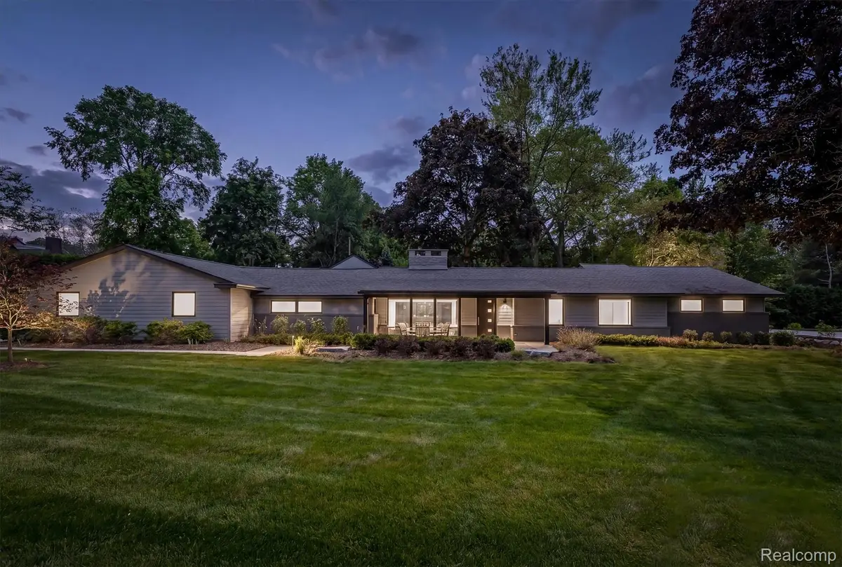 3885 Oakland Drive, Bloomfield, MI 48301 - #1