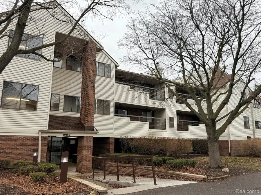 30450 Orchard Lake Road #73, Farmington, MI 48334 - #2