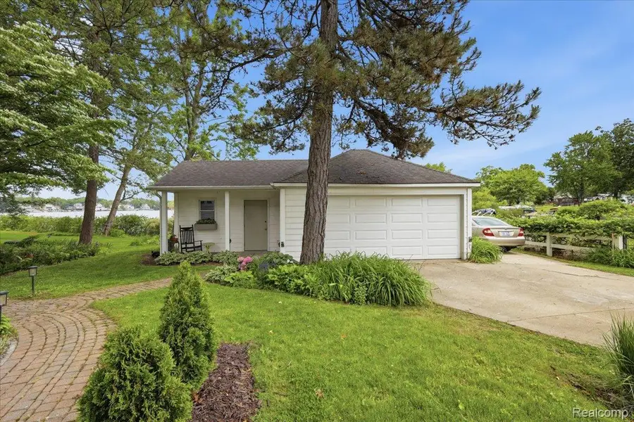 6880 Forestlawn Court, Waterford, MI 48327 - #3