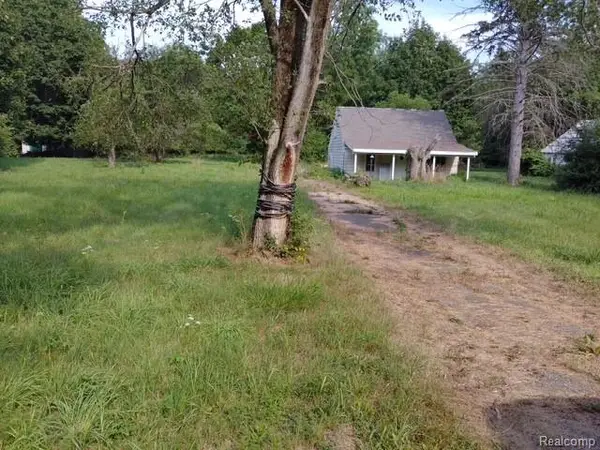 5090 Jackson Road, Flint, MI 48506