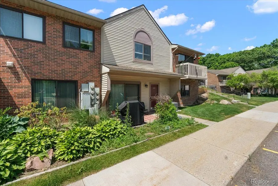 399 Spring Brooke Drive, Brighton, MI 48116 - #2