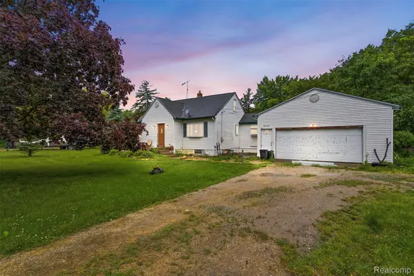 5121 Lippincott Boulevard, Burton, MI 48519