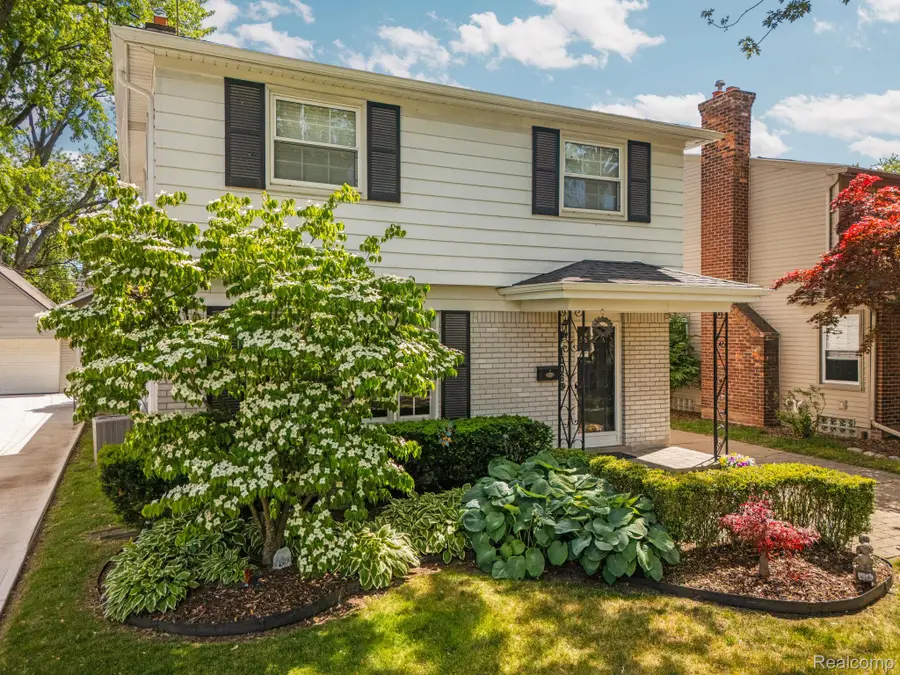 10065 Hart Avenue, Huntington Woods, MI 48070 - #2