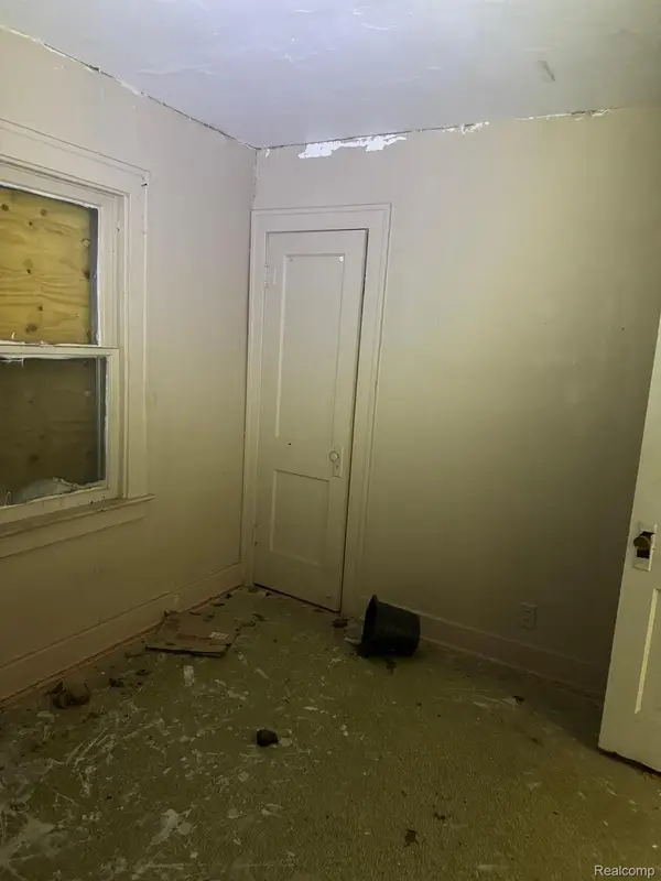 722 E Ridgeway Avenue, Flint, MI 48505