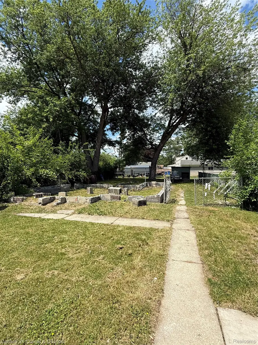 18720 Powers Avenue, Dearborn Heights, MI 48125 - #3